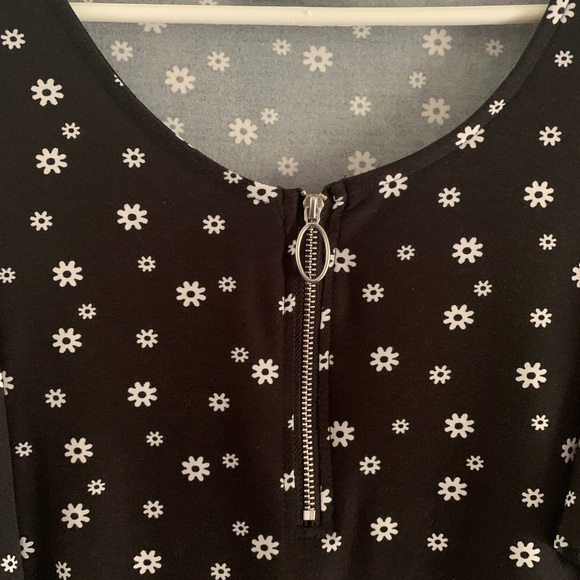 2 Dye 4 Black Floral Top - Picture 4 of 5